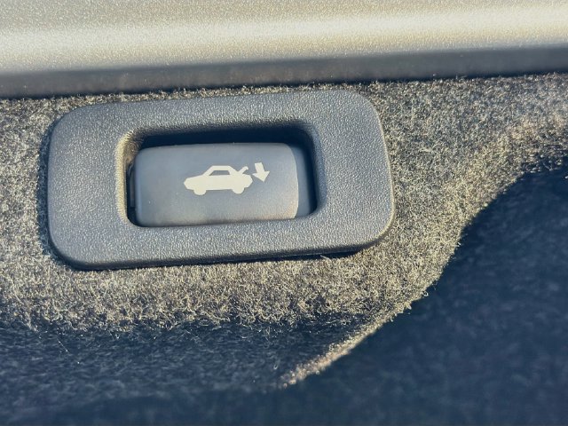Used 2016 Lexus ES 350 w/ Luxury Package w/Wood Trim FWD image 13