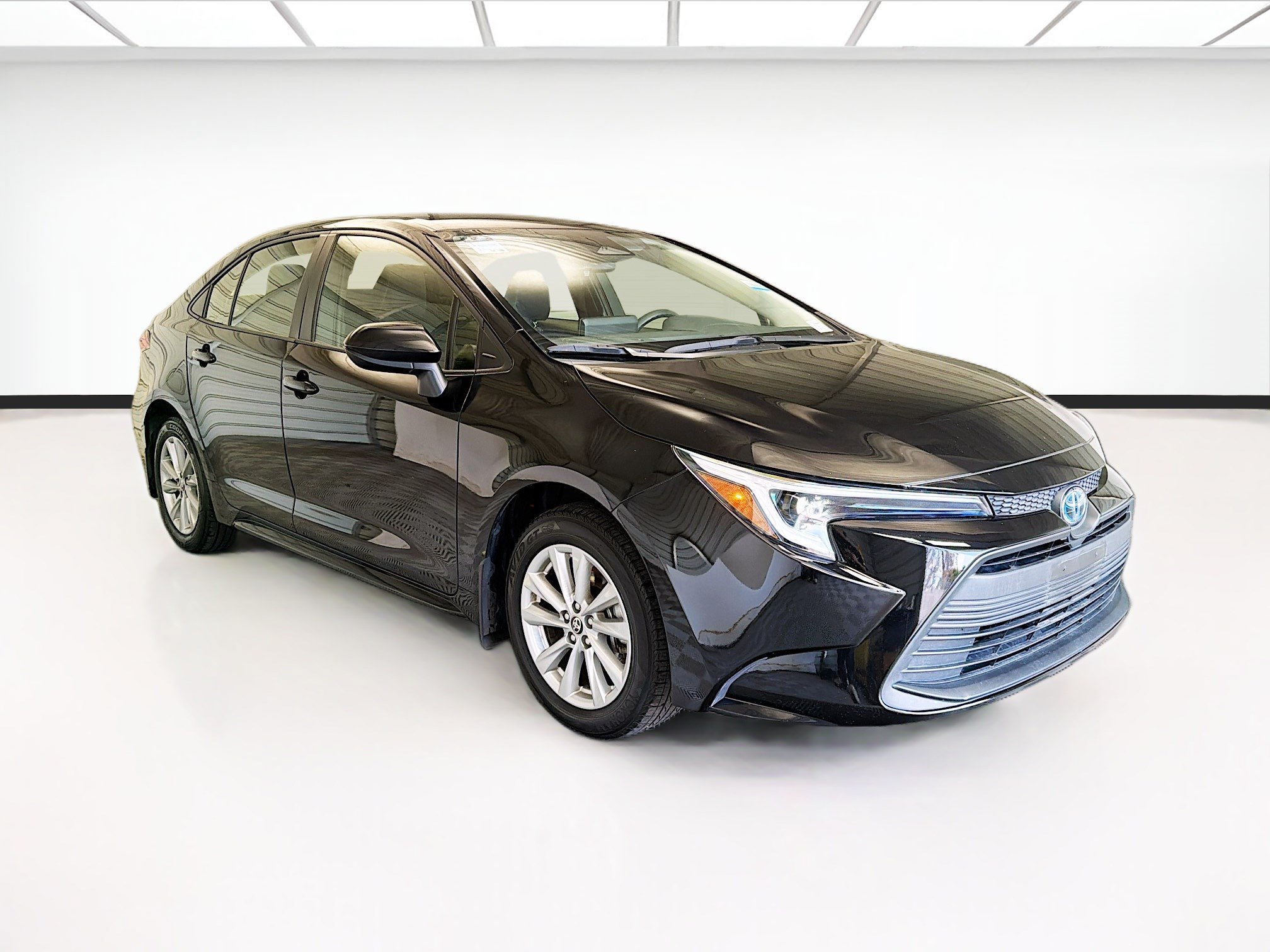 Used 2025 Toyota Corolla LE w/ LE Premium Package FWD image 3