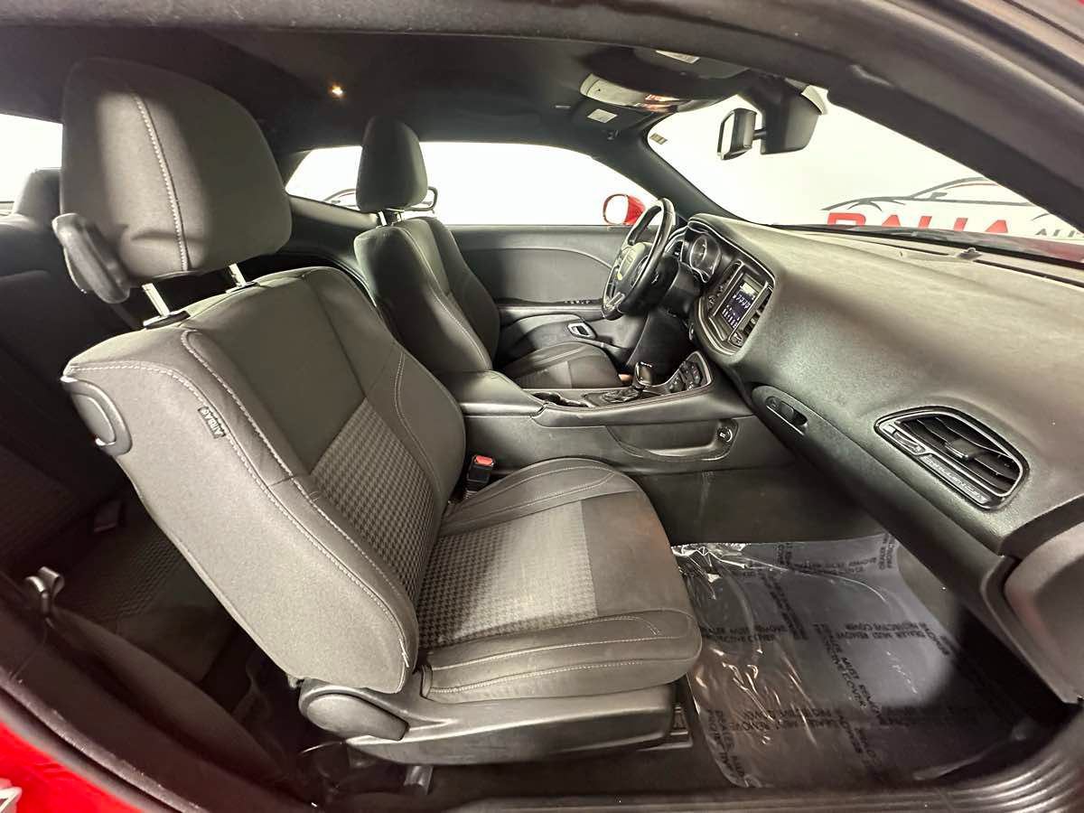 Used 2020 Dodge Challenger SXT RWD image 22