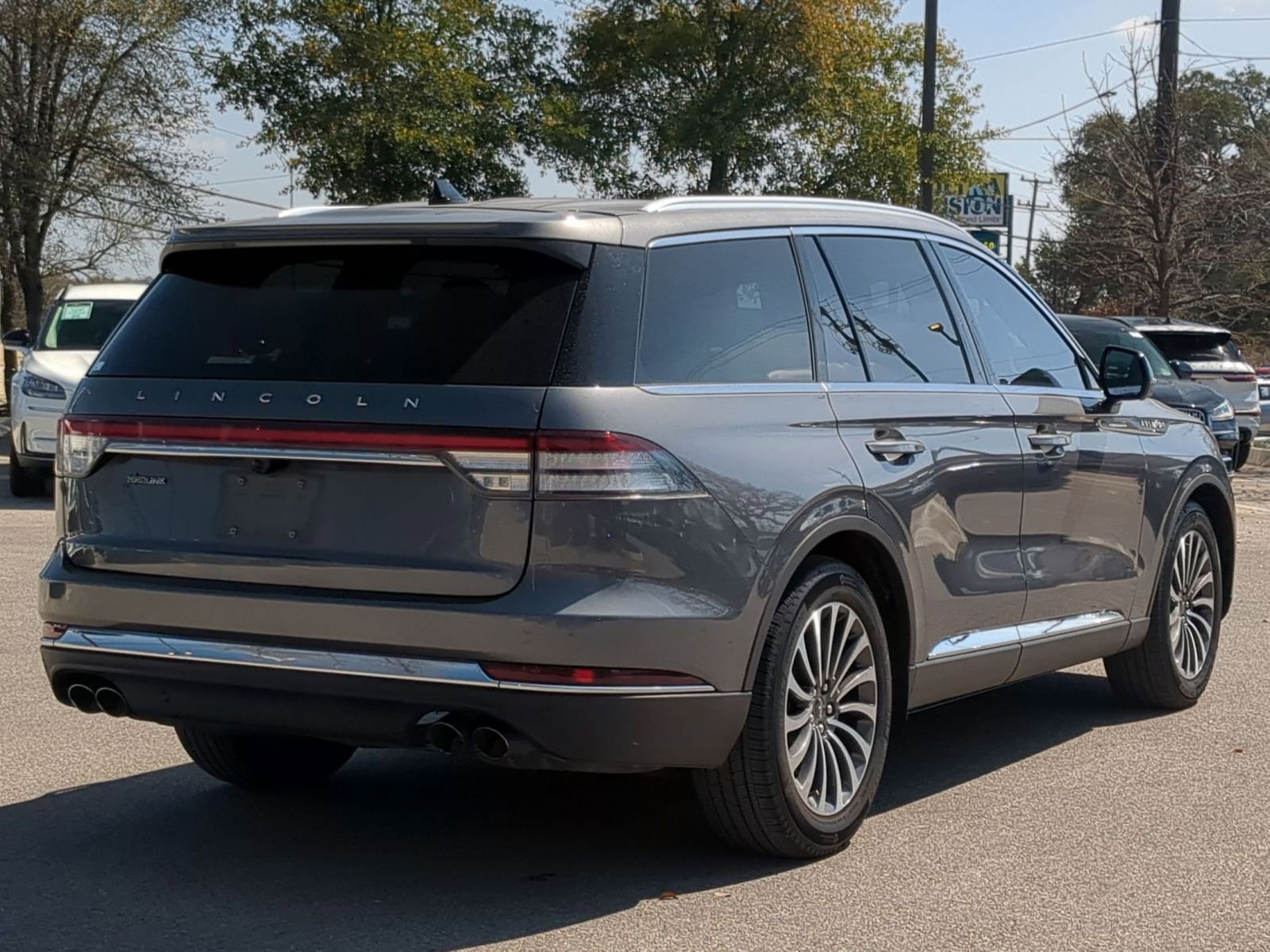 Used 2021 Lincoln Aviator Reserve w/ Elements Package Plus image 3
