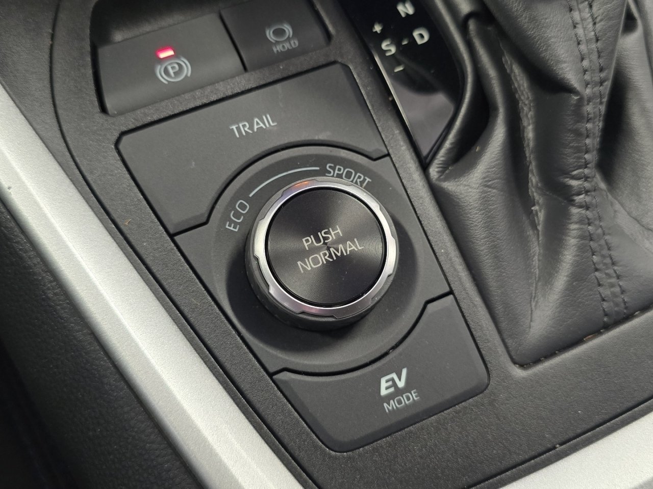 Certified 2024 Toyota RAV4 SE AWD/4WD image 27
