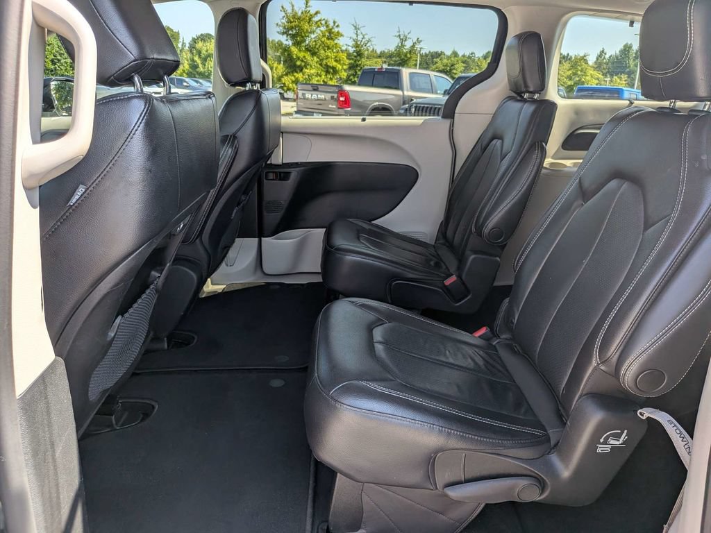 Used 2022 Chrysler Pacifica Touring-L FWD image 14
