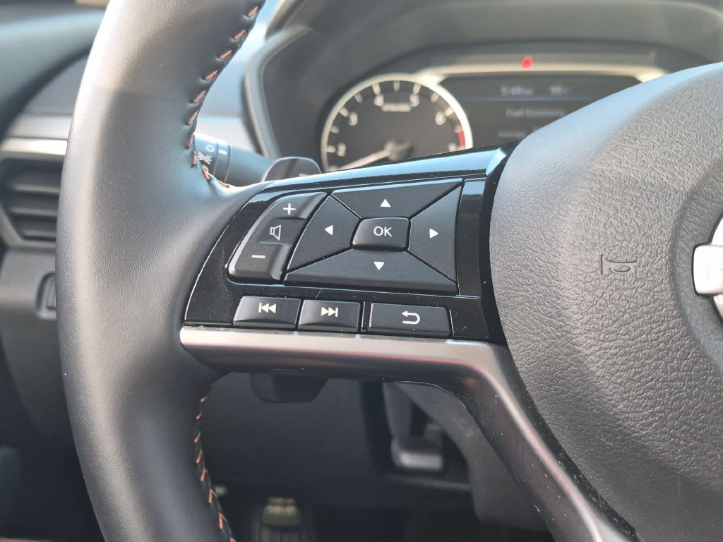 Used 2025 Nissan Altima 2.5 SV FWD image 14
