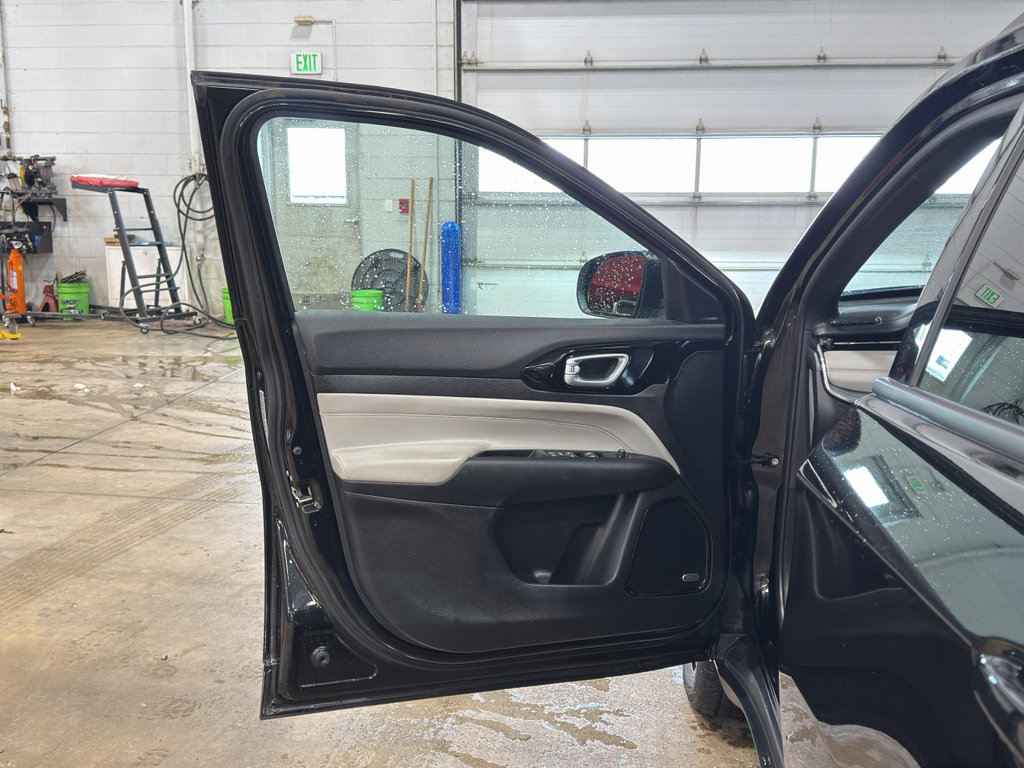 Used 2023 Jeep Compass Limited w/ Sun and Sound Group image 9