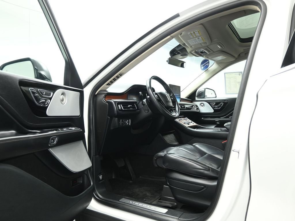 Used 2021 Lincoln Aviator Reserve w/ Equipment Group 201A image 8