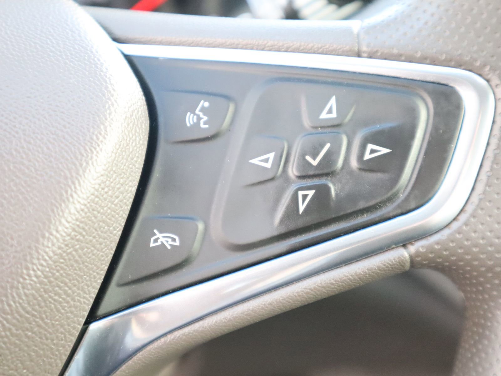 Used 2021 Chevrolet Malibu LT image 35