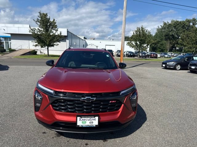 Used 2024 Chevrolet Trax RS w/ Sunroof Package FWD image 3