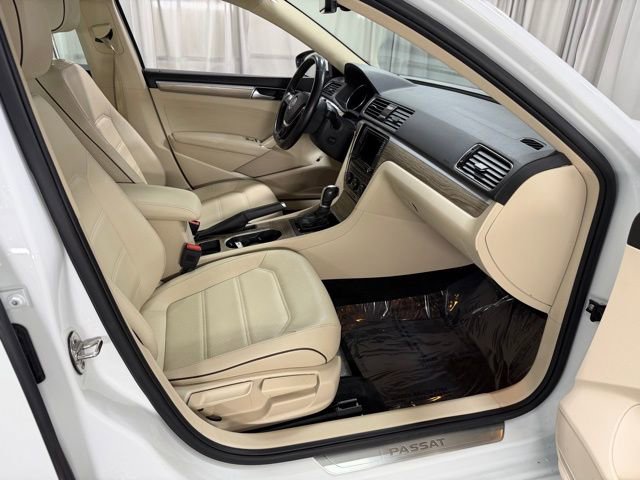 Used 2018 Volkswagen Passat 2.0T SE FWD image 7