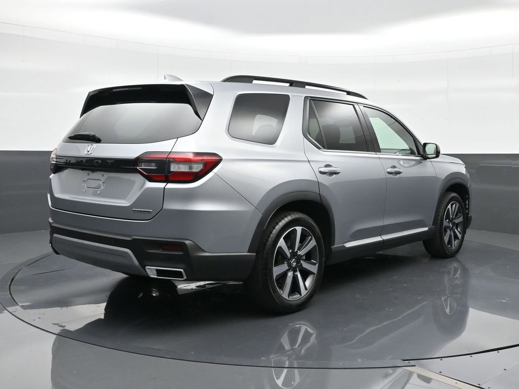 Used 2025 Honda Pilot Touring image 13
