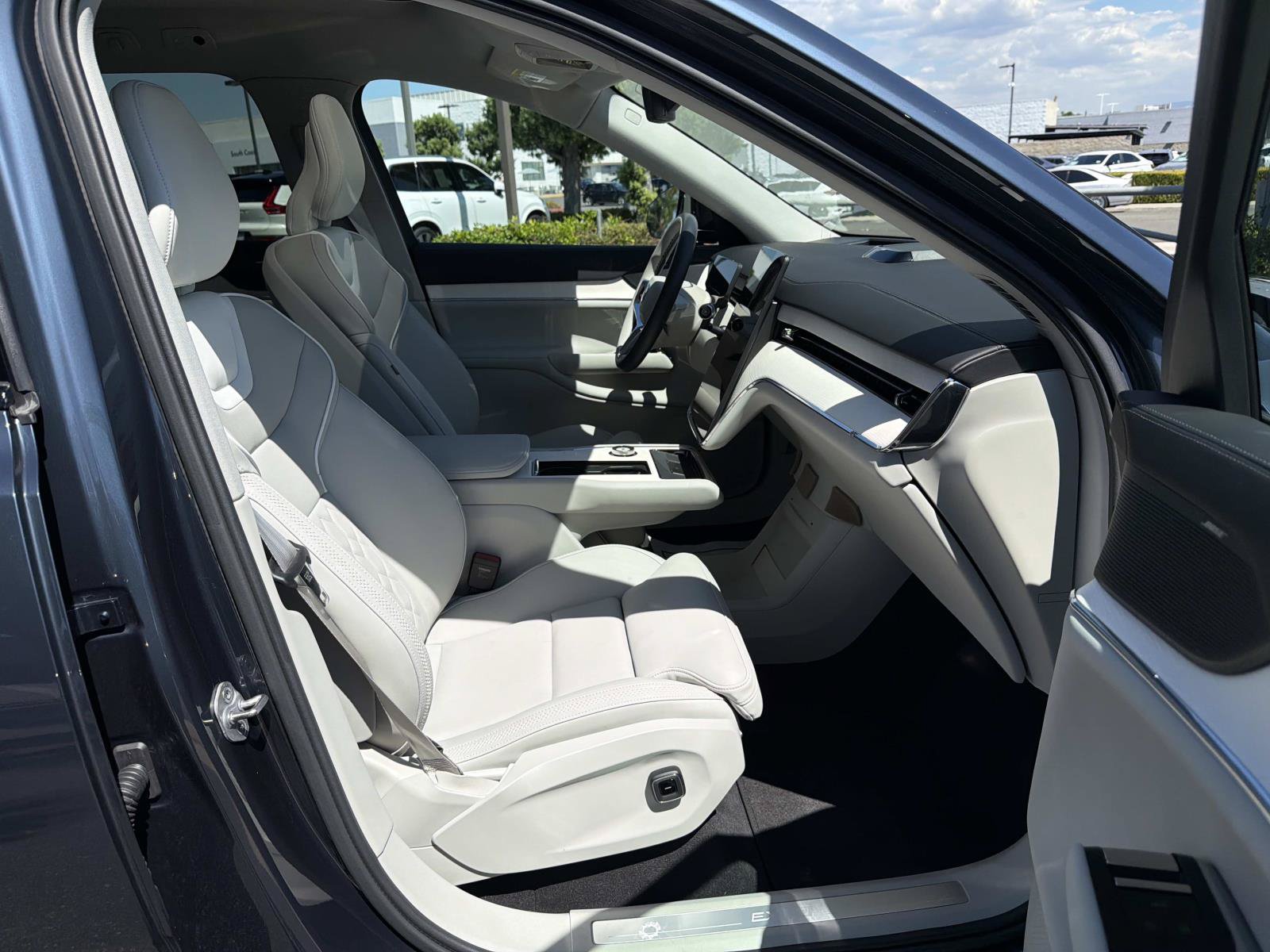 Certified 2025 Volvo EX90 Plus AWD/4WD image 25