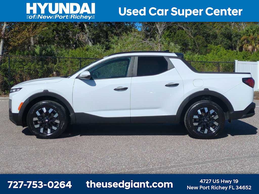 Used 2025 Hyundai Santa Cruz SEL FWD image 2