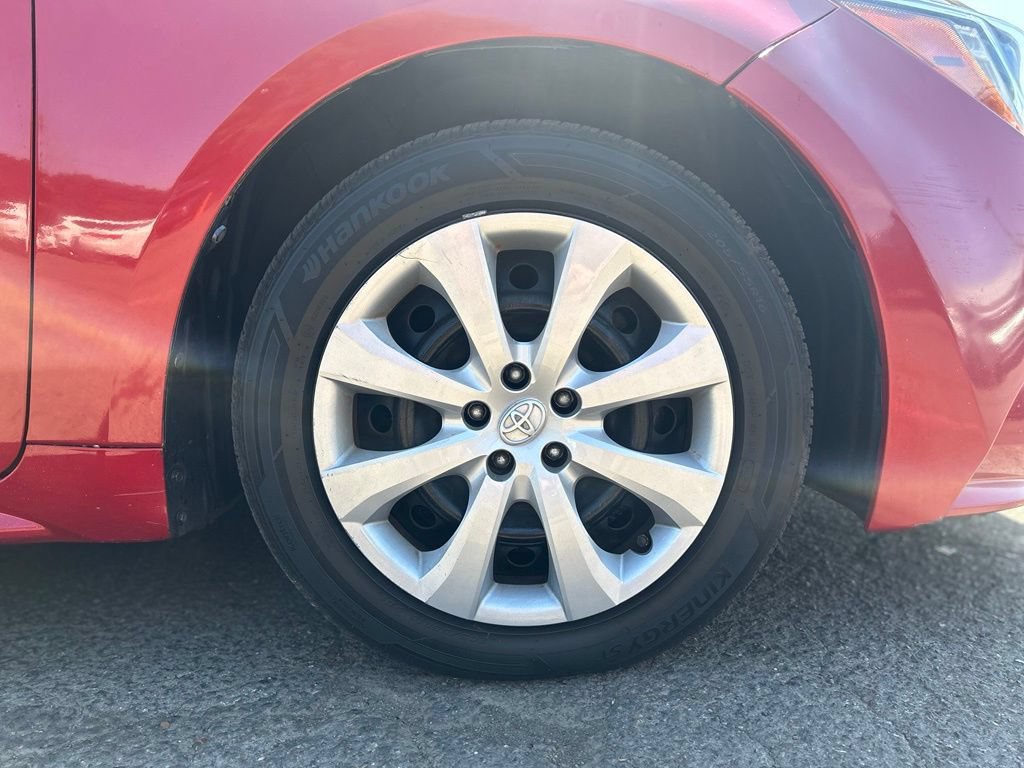 Used 2021 Toyota Corolla LE FWD image 2