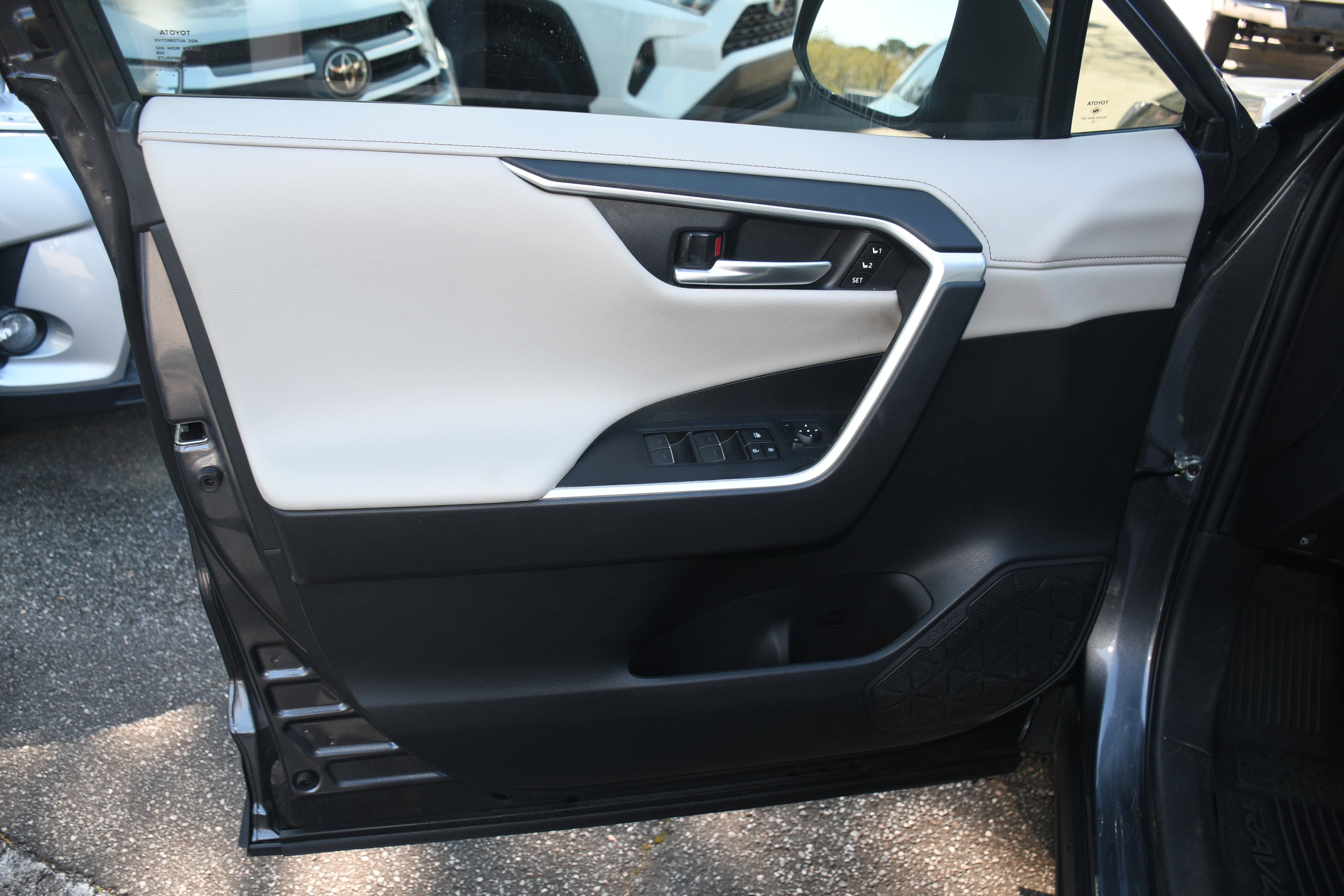 Used 2024 Toyota RAV4 Limited image 10