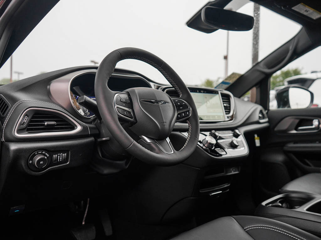 New 2026 Chrysler Pacifica Select image 20