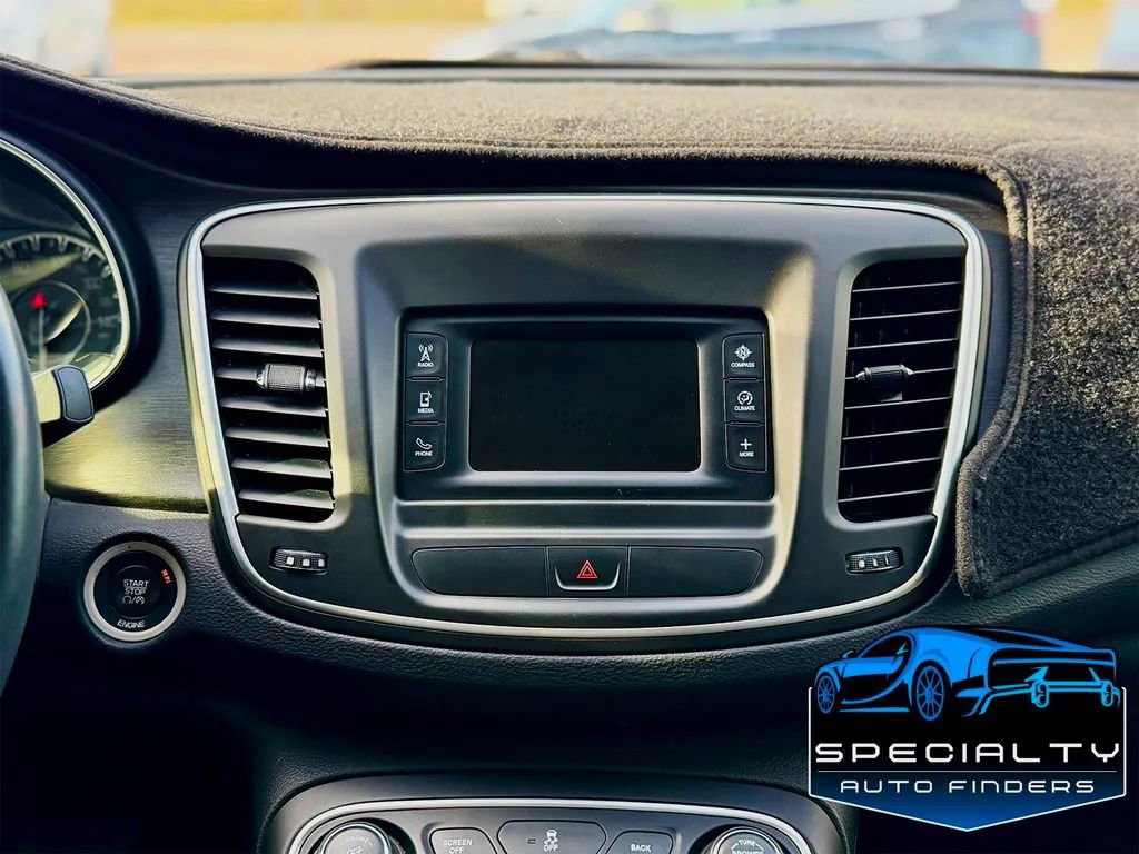 Used 2015 Chrysler 200 Limited w/ Convenience Group FWD image 8