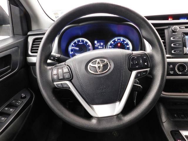 Used 2017 Toyota Highlander LE image 26