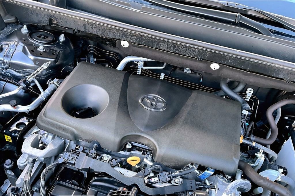 Used 2025 Toyota RAV4 XLE AWD/4WD image 29