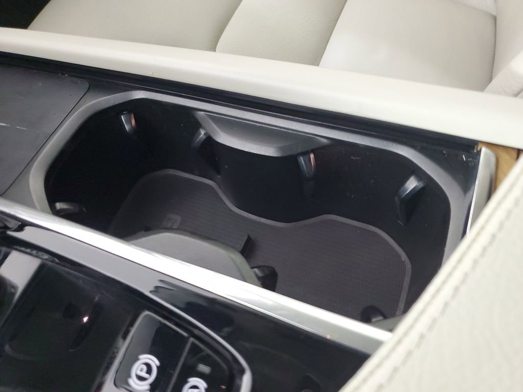 Used 2022 Volvo XC90 T5 Momentum w/ Climate Package FWD image 34