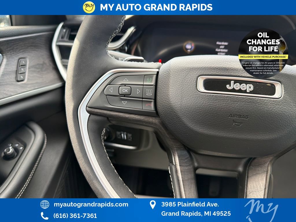 Used 2023 Jeep Grand Cherokee L Limited AWD/4WD image 15