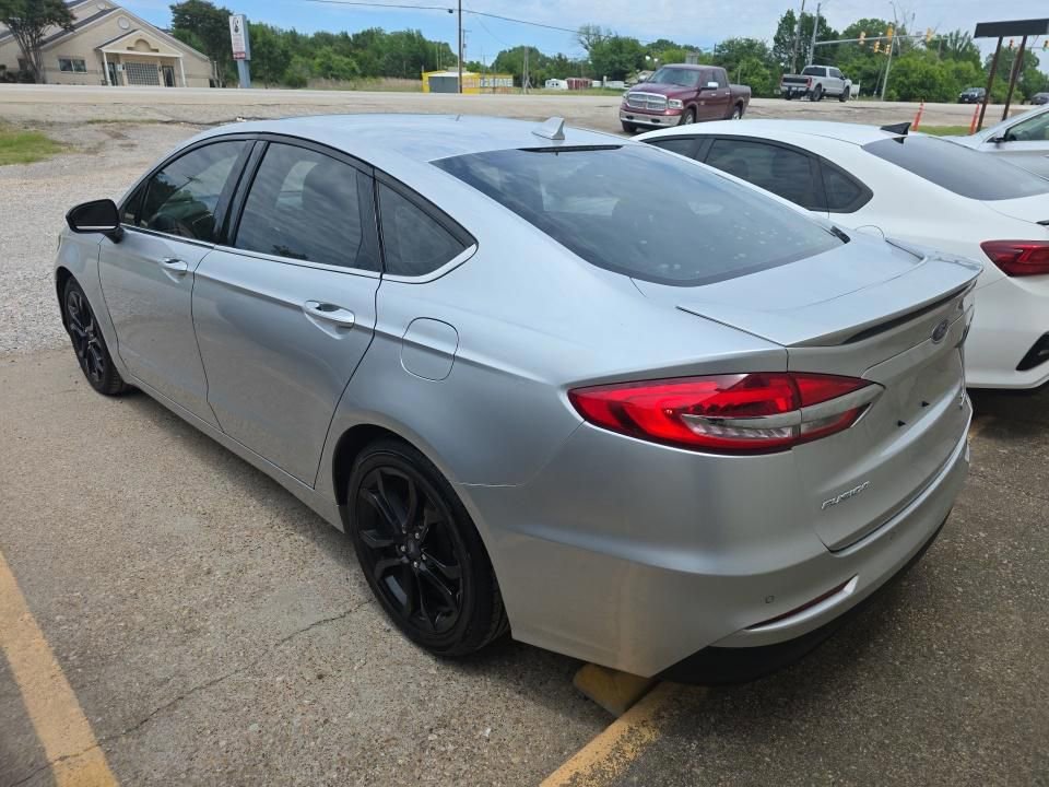 Used 2019 Ford Fusion SE w/ Equipment Group 151A FWD image 2