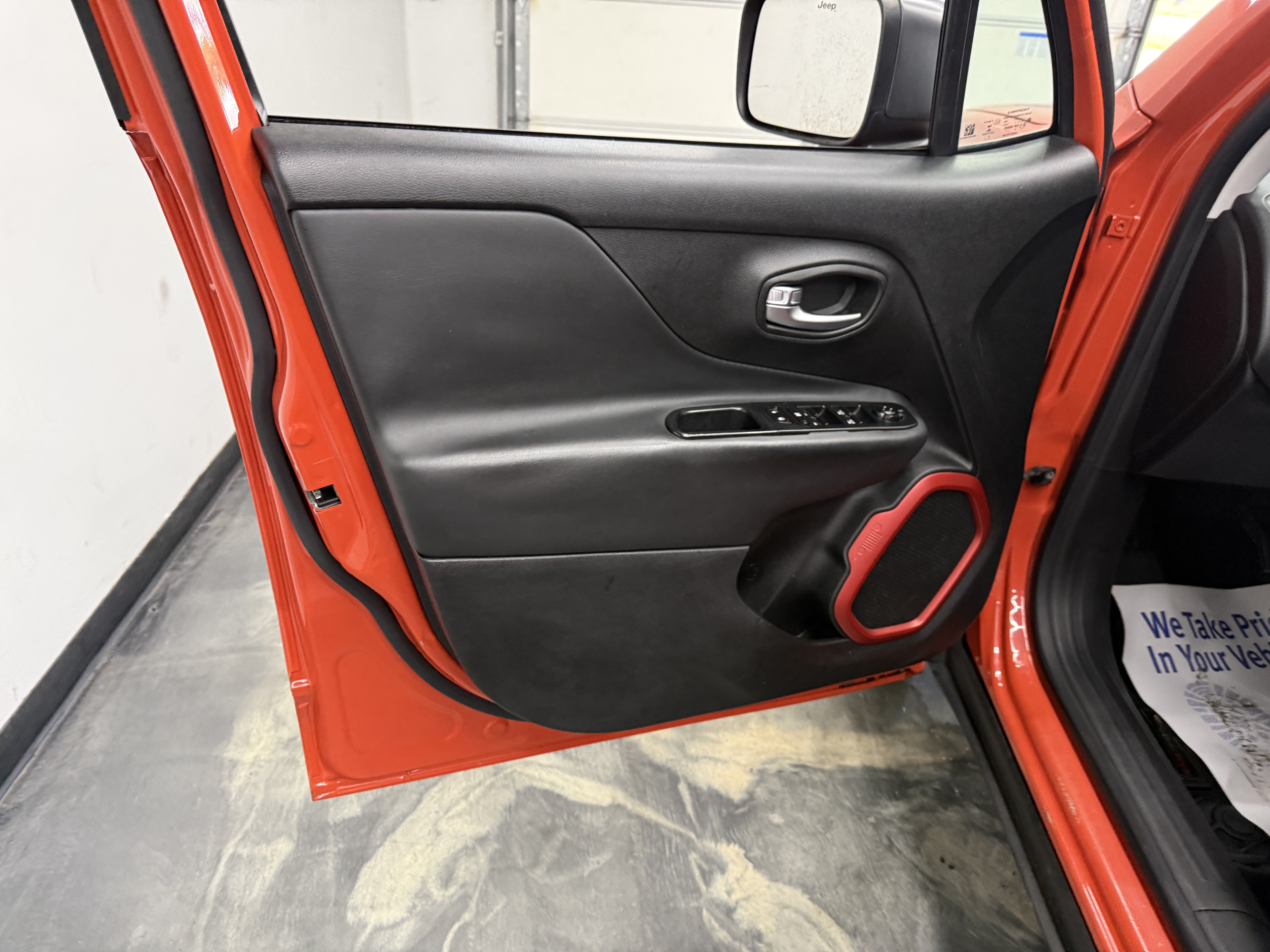Used 2015 Jeep Renegade Trailhawk w/ Cold Weather Group AWD/4WD image 8