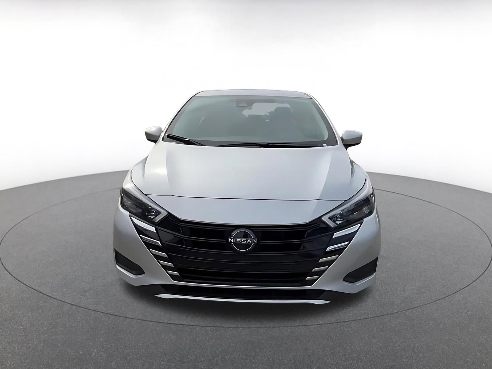 Used 2025 Nissan Versa SV image 4