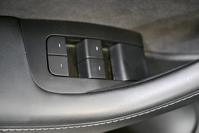 Used 2022 Tesla Model Y Long Range AWD/4WD image 39