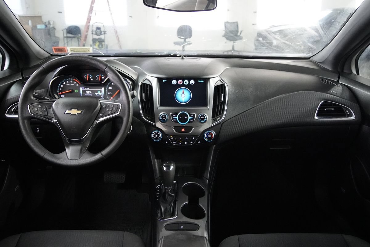 Used 2017 Chevrolet Cruze LT w/ Sun And Sound Package FWD image 10