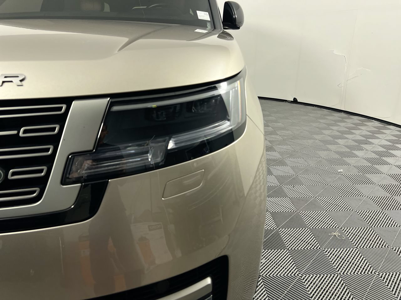 Used 2024 Land Rover Range Rover Long Wheelbase SE AWD/4WD image 9