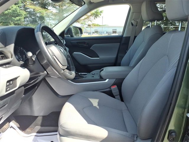Used 2024 Toyota Highlander LE image 14