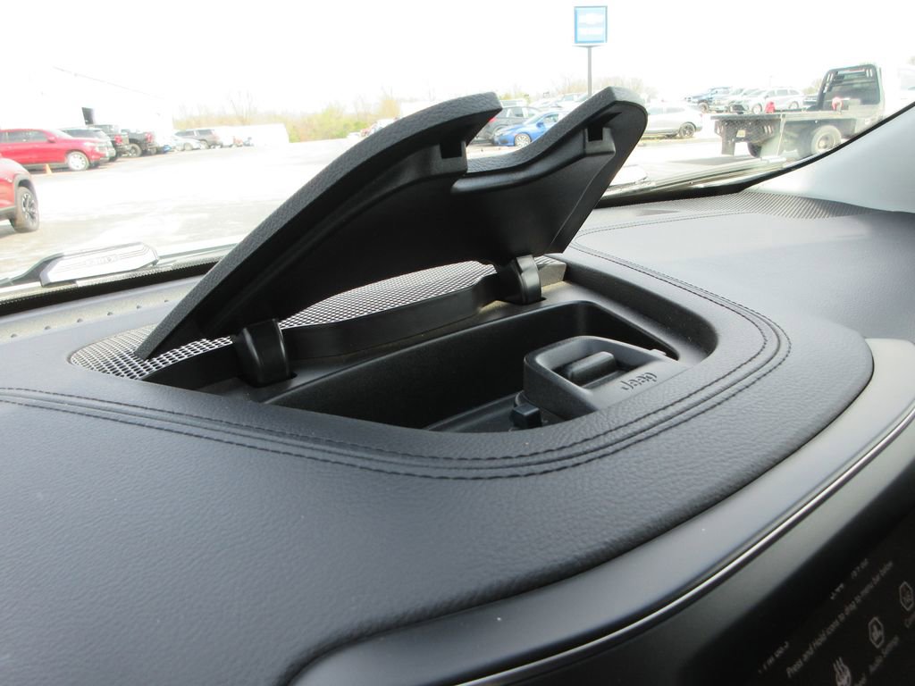 Used 2021 Jeep Cherokee Latitude Plus image 30