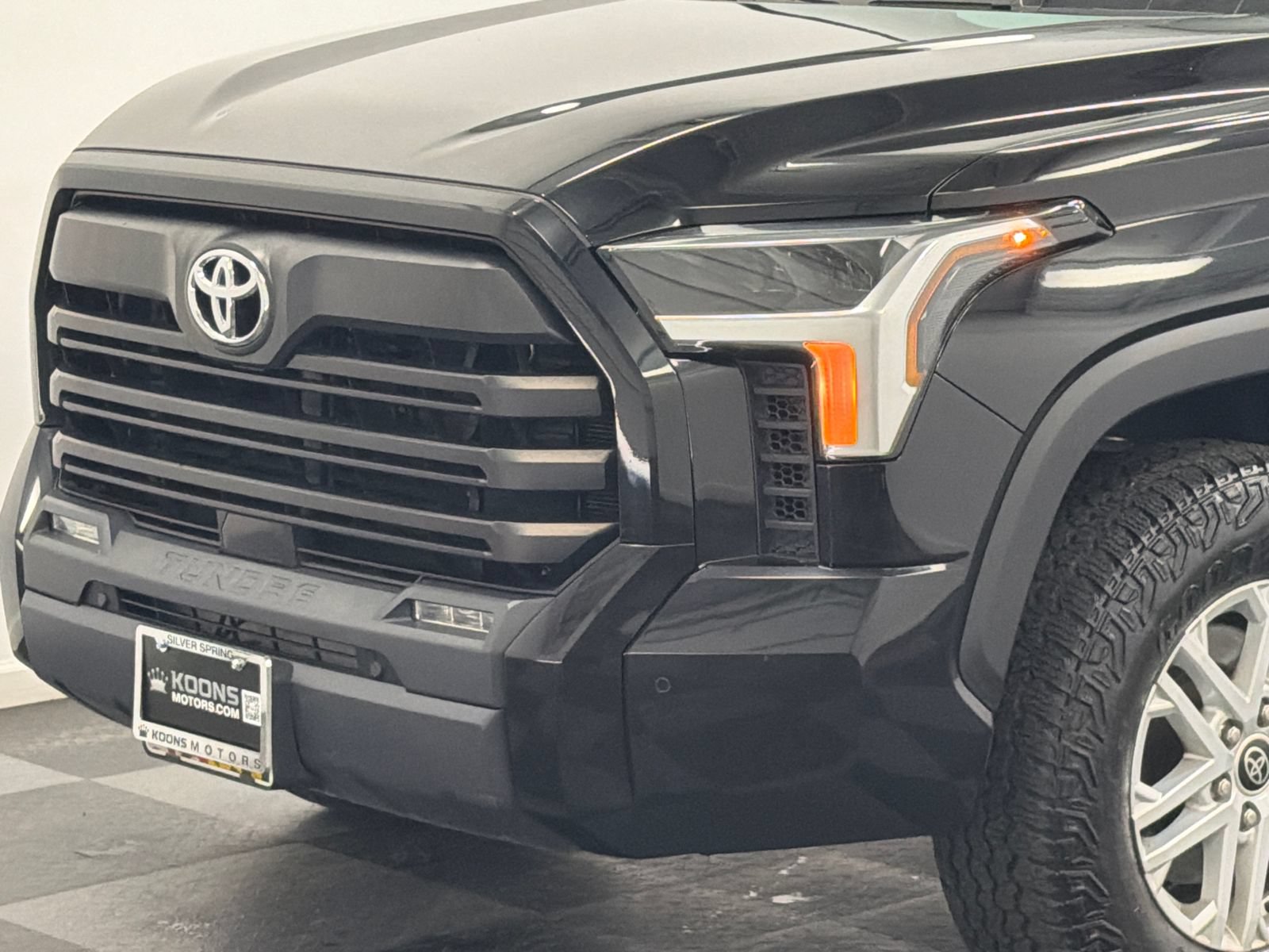 Used 2022 Toyota Tundra SR5 w/ SR5 Premium Package AWD/4WD image 2