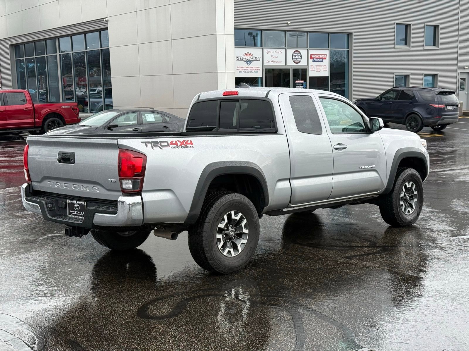 Used 2018 Toyota Tacoma TRD Off-Road image 3