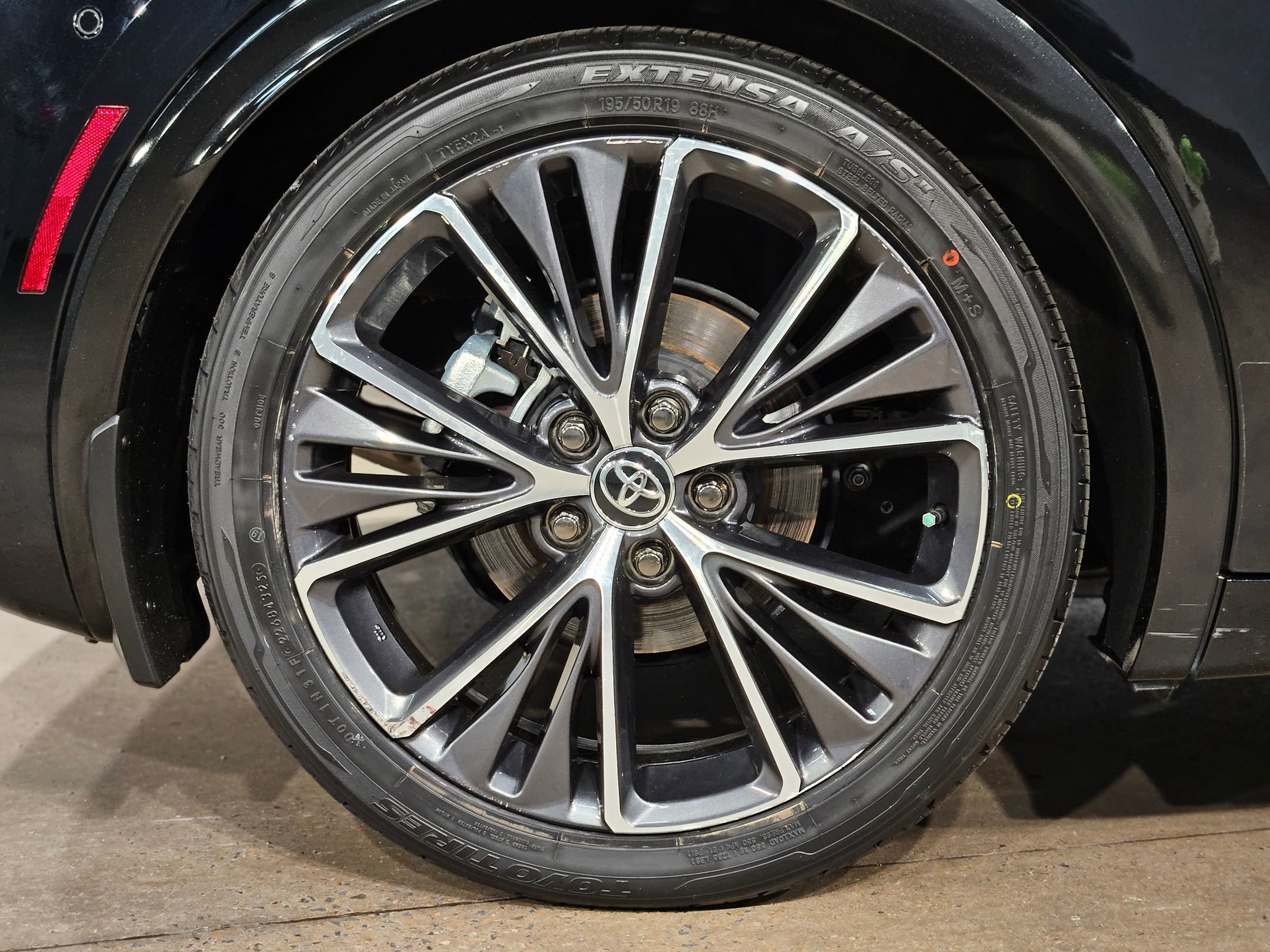 Used 2024 Toyota Prius Limited w/ Limited Premium Package image 17