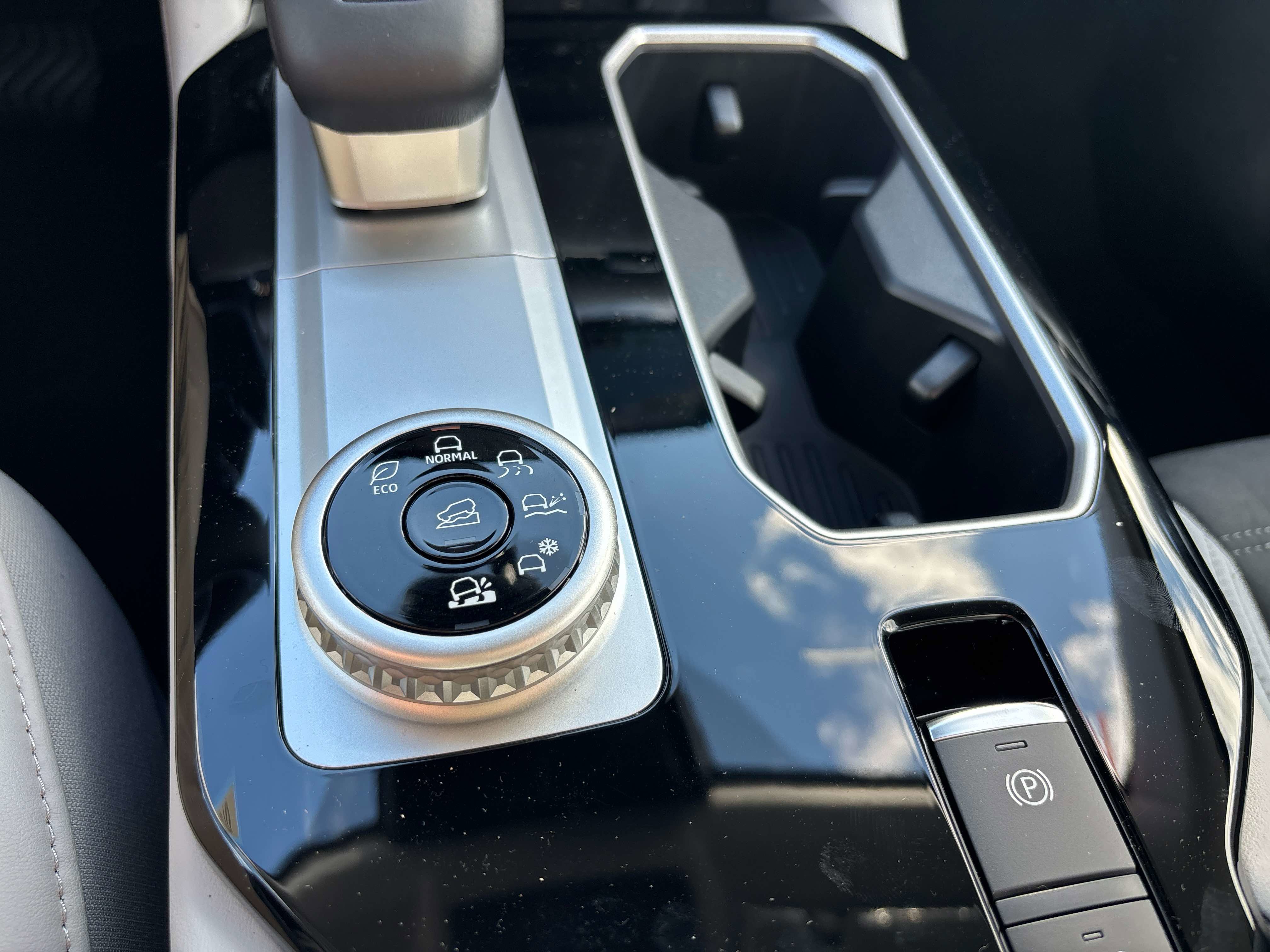 New 2025 Mitsubishi Outlander SE image 12