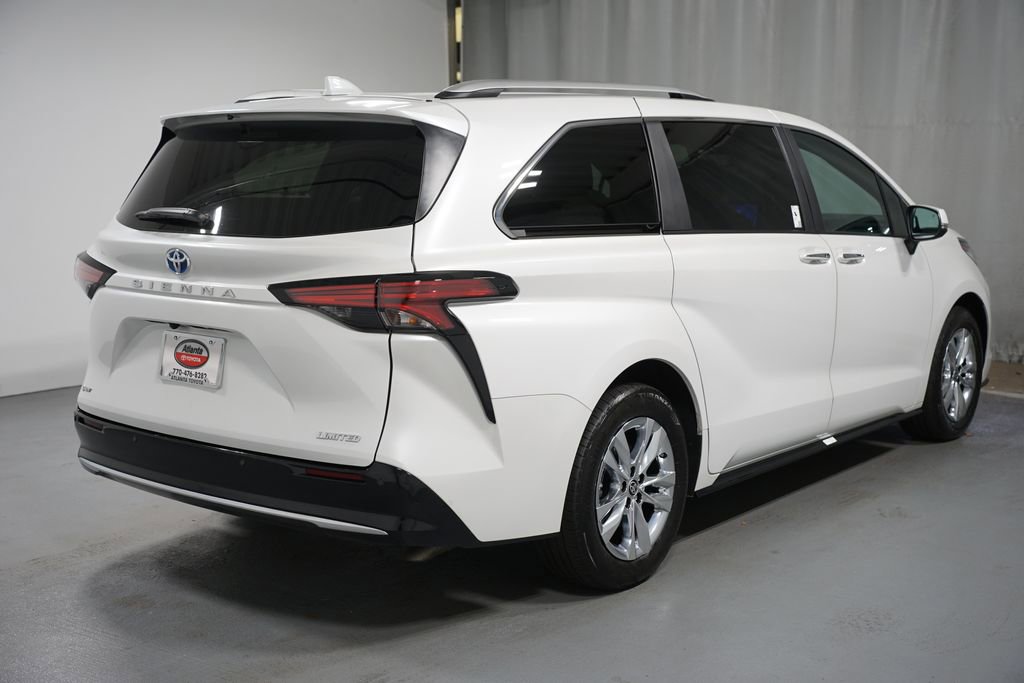 Used 2025 Toyota Sienna Limited image 8