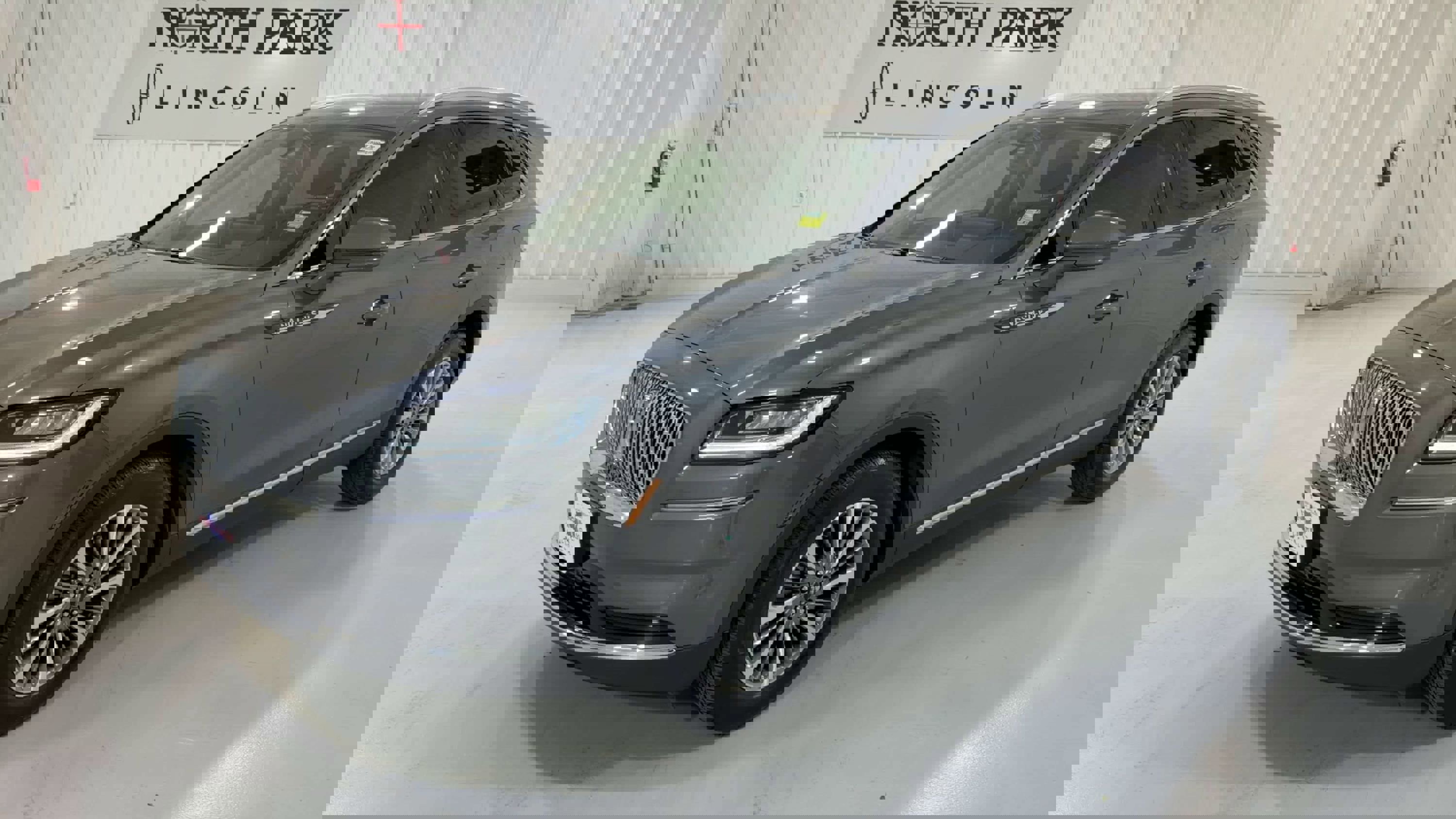 Used 2022 Lincoln Nautilus FWD w/ Premium Package image 5