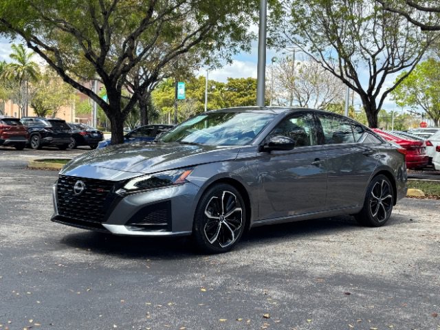 Used 2024 Nissan Altima 2.5 SR w/ SR Premium Package FWD image 1