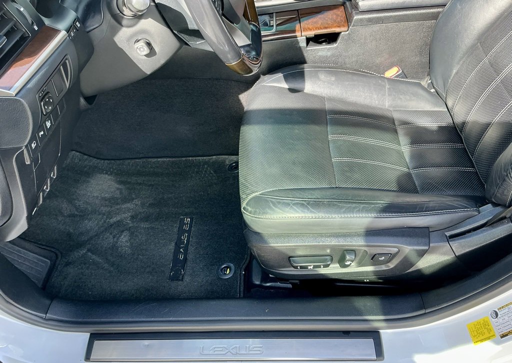 Used 2016 Lexus ES 350 w/ Luxury Package w/Wood Trim image 41