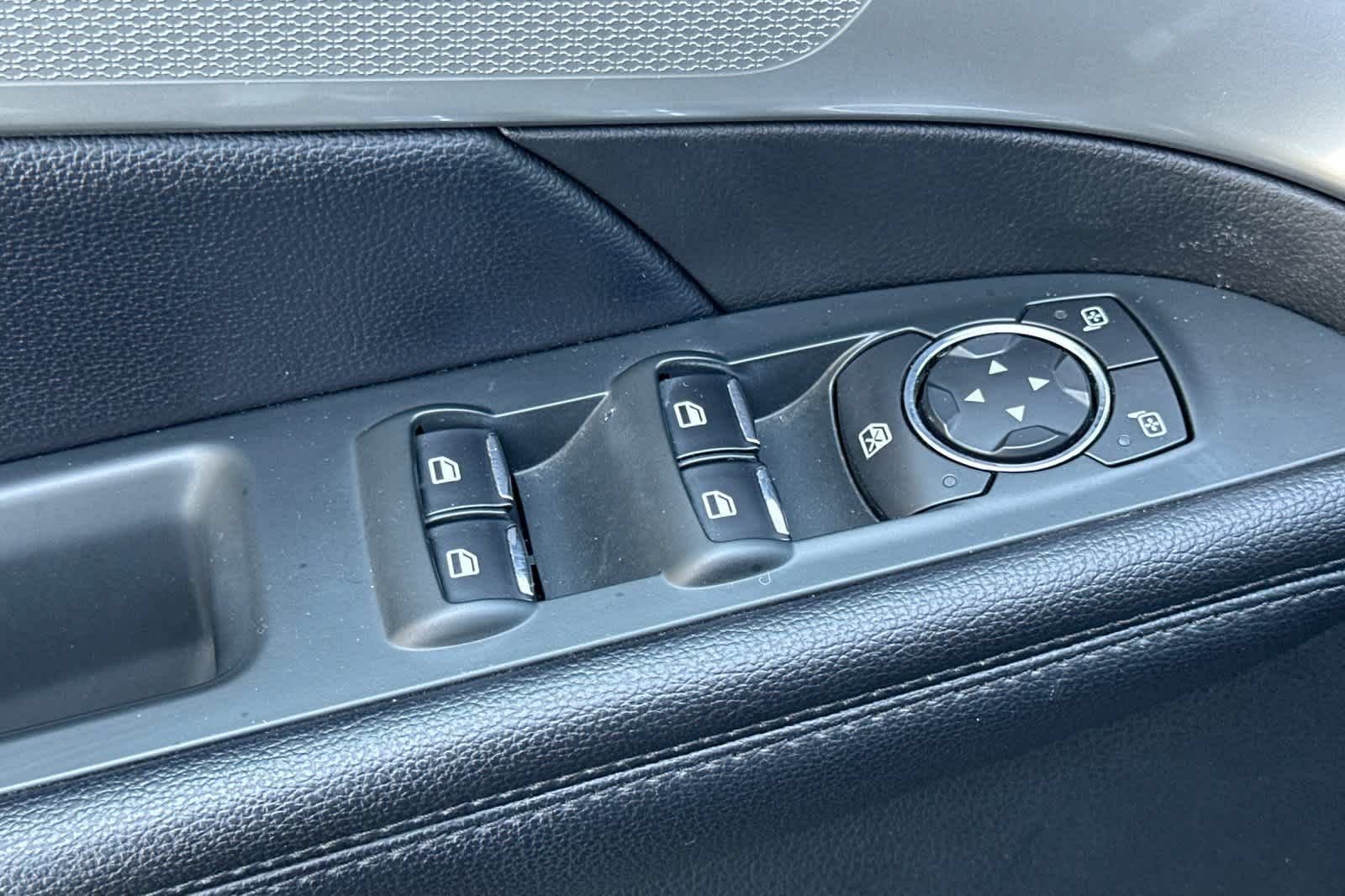 Used 2016 Ford Explorer XLT w/ Equipment Group 202A FWD image 13