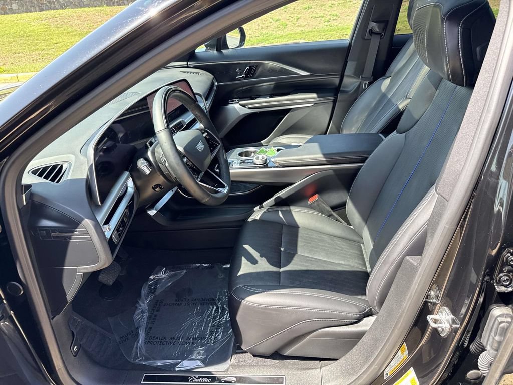 Certified 2025 Cadillac Lyriq Luxury w/ LPO, Floor Liner Package AWD/4WD image 6