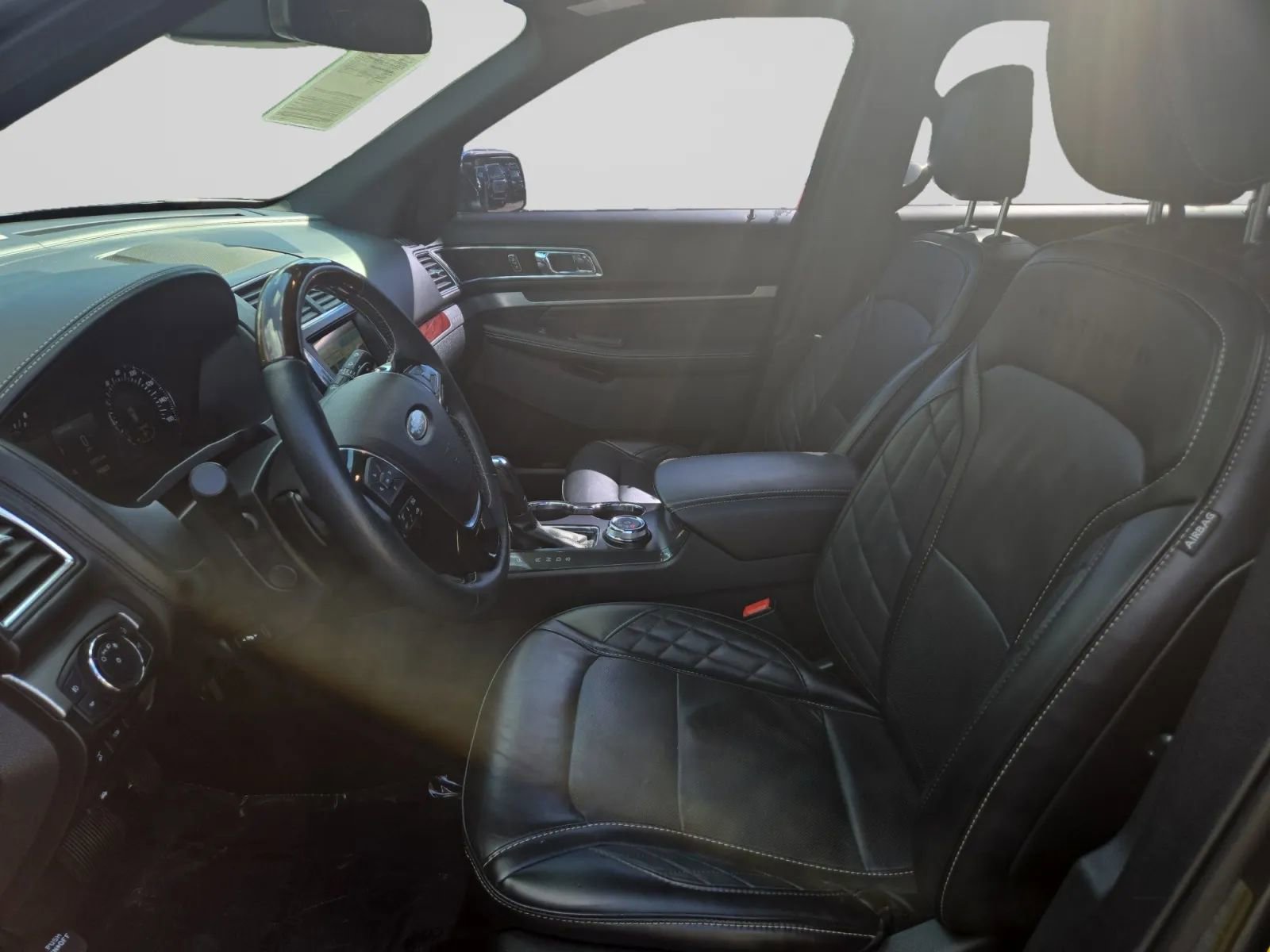 Used 2019 Ford Explorer Platinum image 17