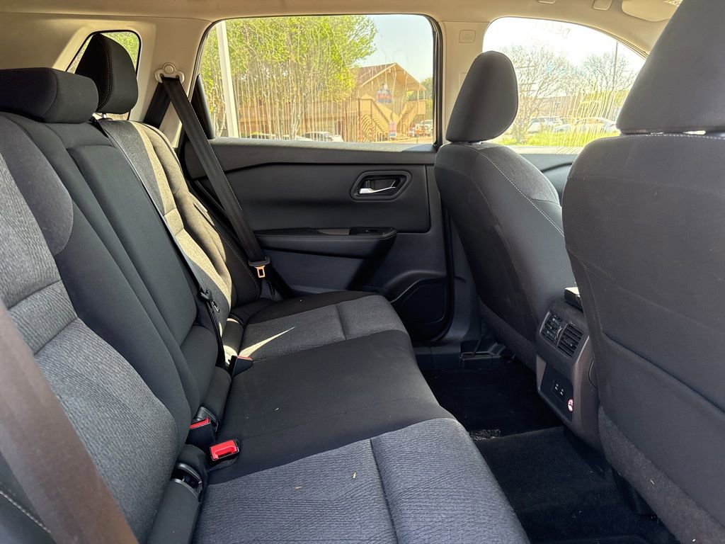 Used 2024 Nissan Rogue SV image 10
