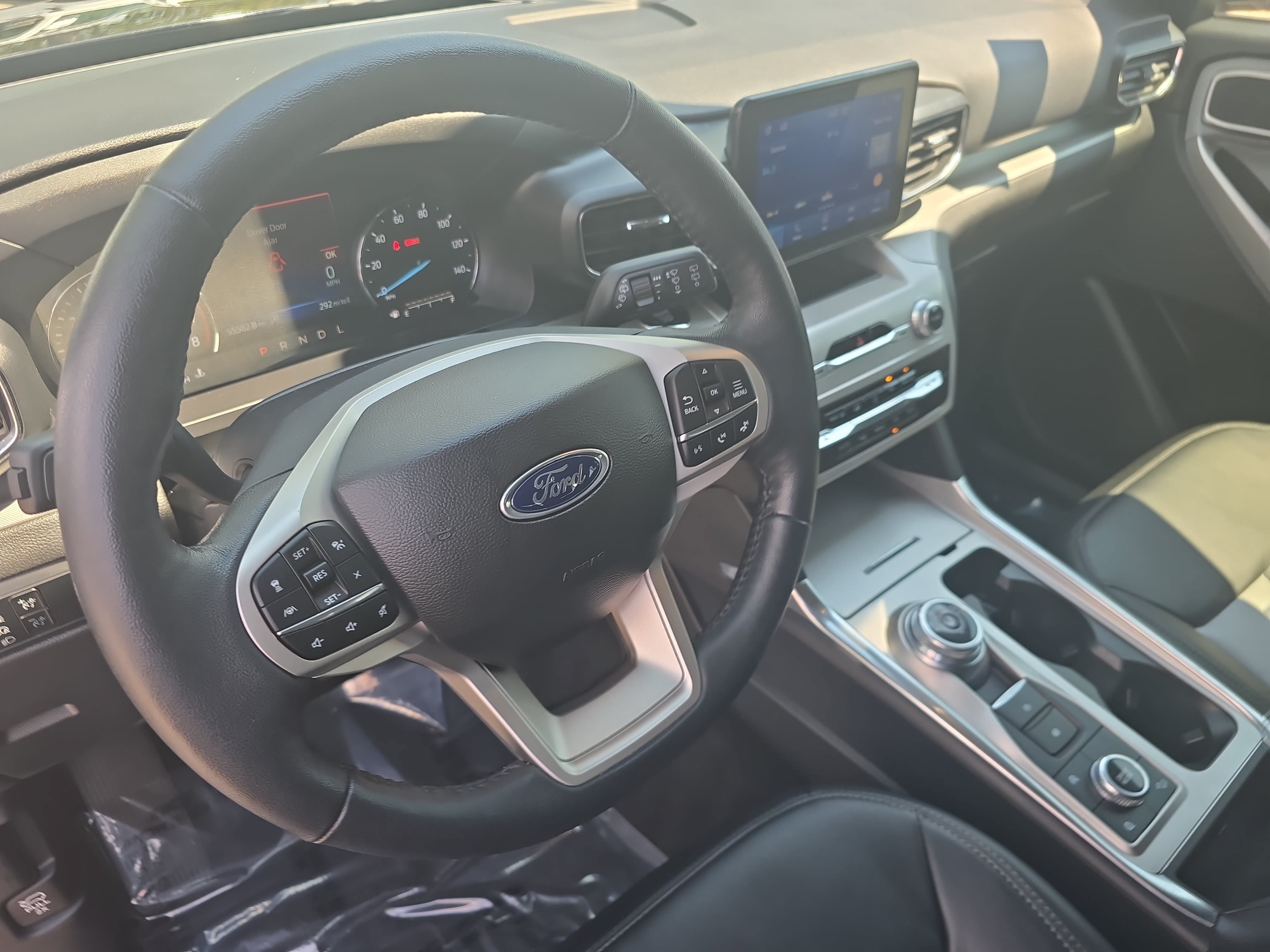 Used 2023 Ford Explorer XLT w/ Equipment Group 202A AWD/4WD image 15