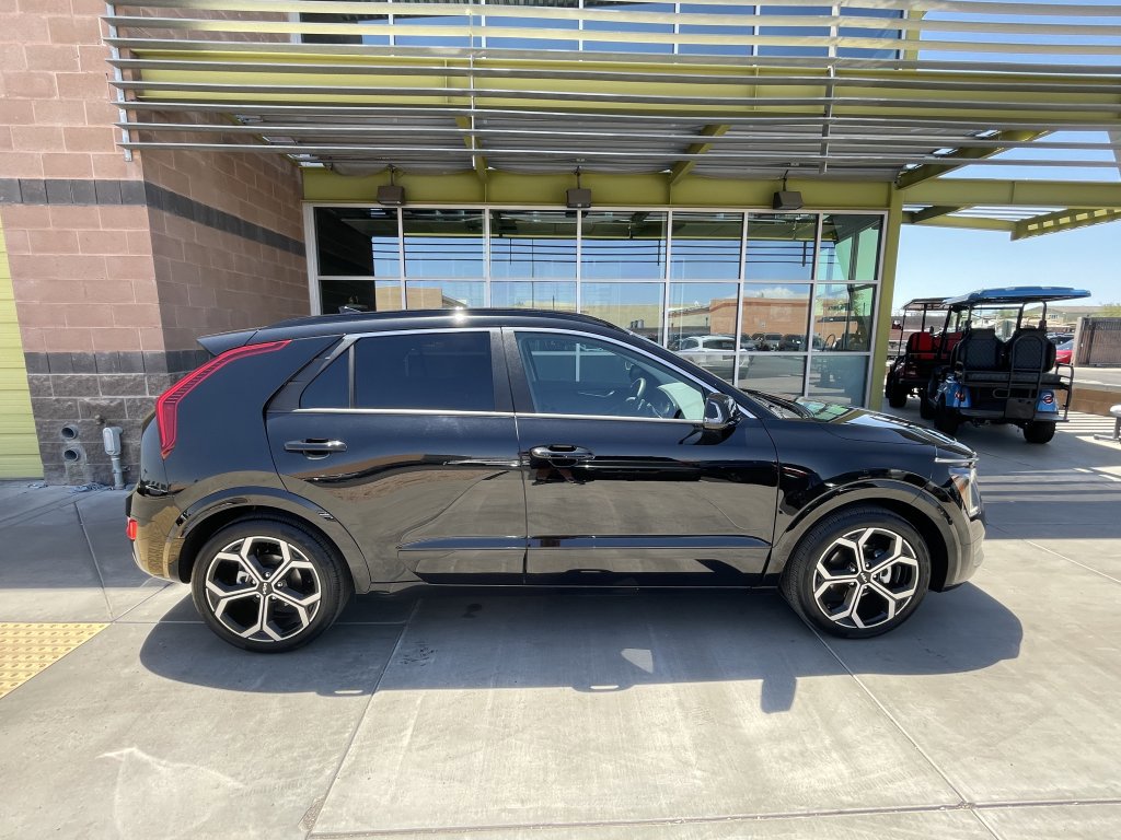 Used 2023 Kia Niro EX Touring image 6