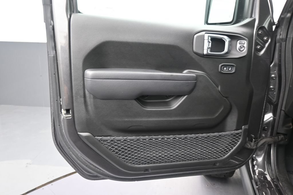 Used 2025 Jeep Gladiator Mojave w/ Convenience Group AWD/4WD image 11