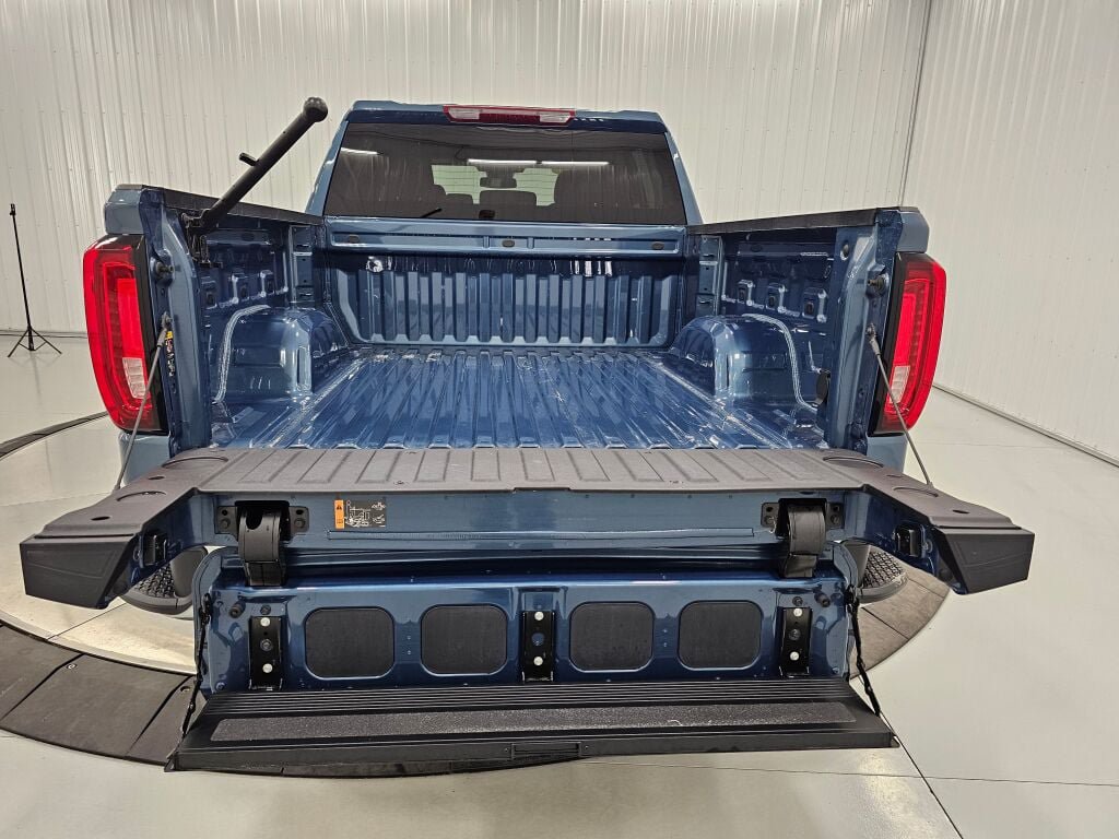 Used 2024 GMC Sierra 1500 SLT w/ X31 Off-Road Package AWD/4WD image 16