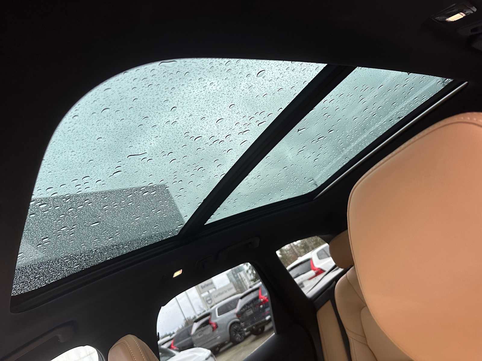 Certified 2023 Volvo XC60 T8 Ultimate w/ Climate Package image 23