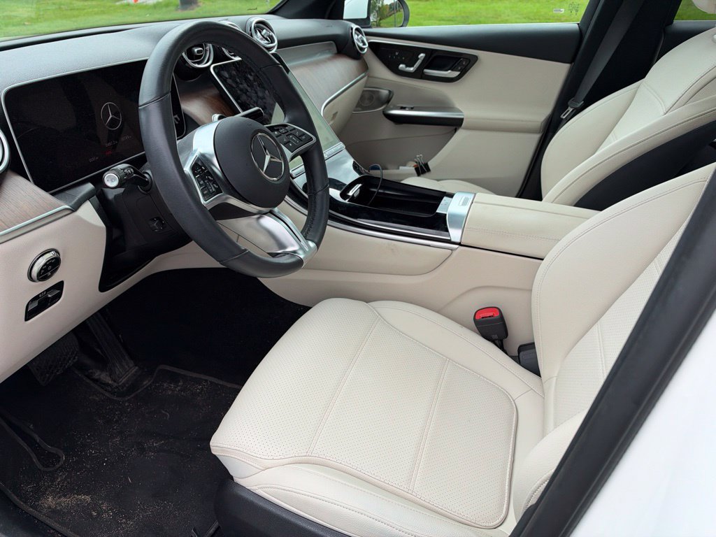 Used 2025 Mercedes-Benz GLC 300 4MATIC image 37