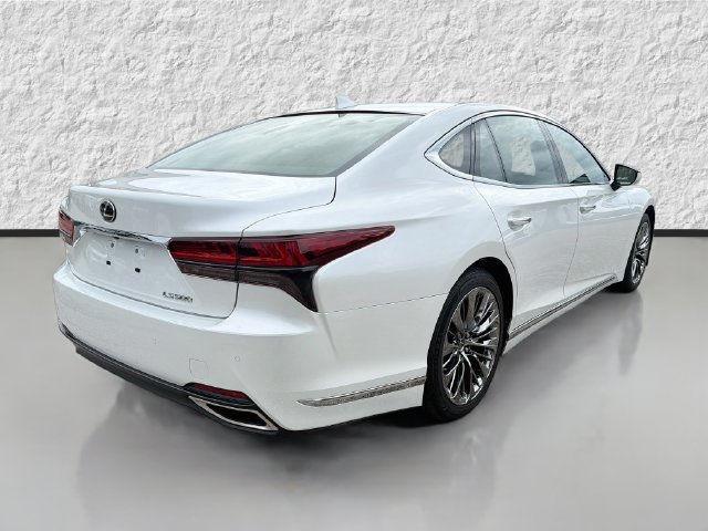 Used 2022 Lexus LS 500 w/ Accessory Package (Z2) RWD image 3